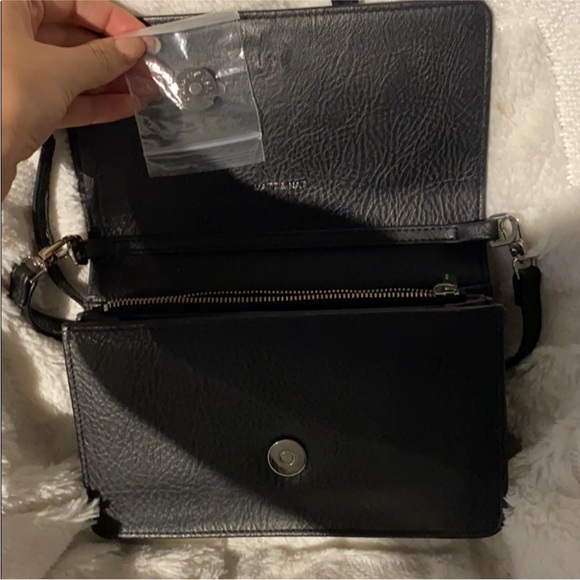 Matt + Nat Bee Vegan Crossbody bag - Picture 15 of 17